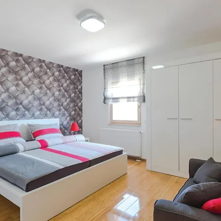 Lovely In Glavina Donja With Wifi بيت للعطل