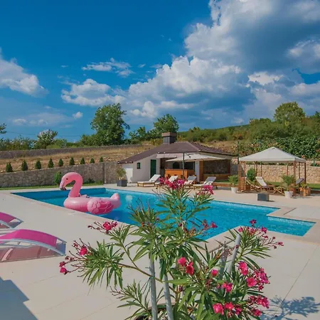 Lovely In Glavina Donja With Wifi بيت للعطل *